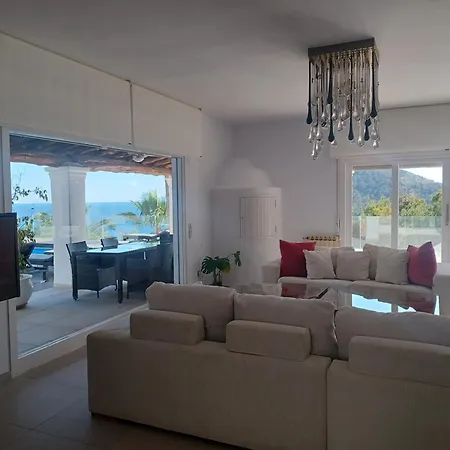Goldi Con Vistas Al Mar